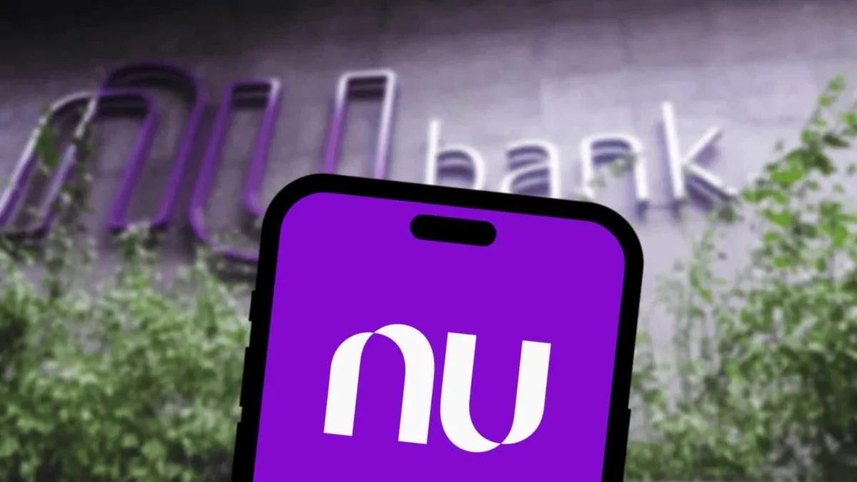 Nubank avalia aquisição bilionária do banco digital britânico Monzo
