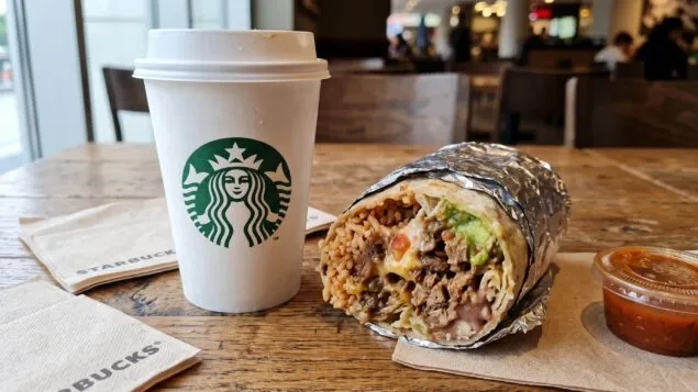 Starbucks avaliou aquisição histórica da Chipotle, rede liderada anteriormente por seu atual CEO